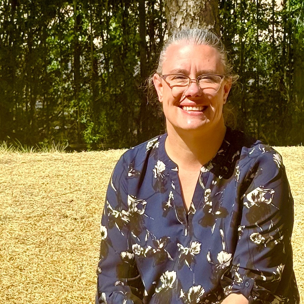 Rachel Webb, licensed therapist in Arvada, Colorado, specializing in Brainspotting therapy, self-esteem counseling, anxiety, stress, and caregiver burnout support. Best therapist near me.
